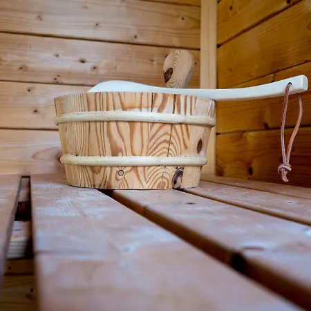 Vakantiehuis Ruebezahl Am Mueggelsee, Haus 20 Mohn Mit Eigener Sauna, Idealer Ort Fuer Natur- Und Erholungssuchende, Fuer Radfahrer Und Familien Mit Kindern Berlijn